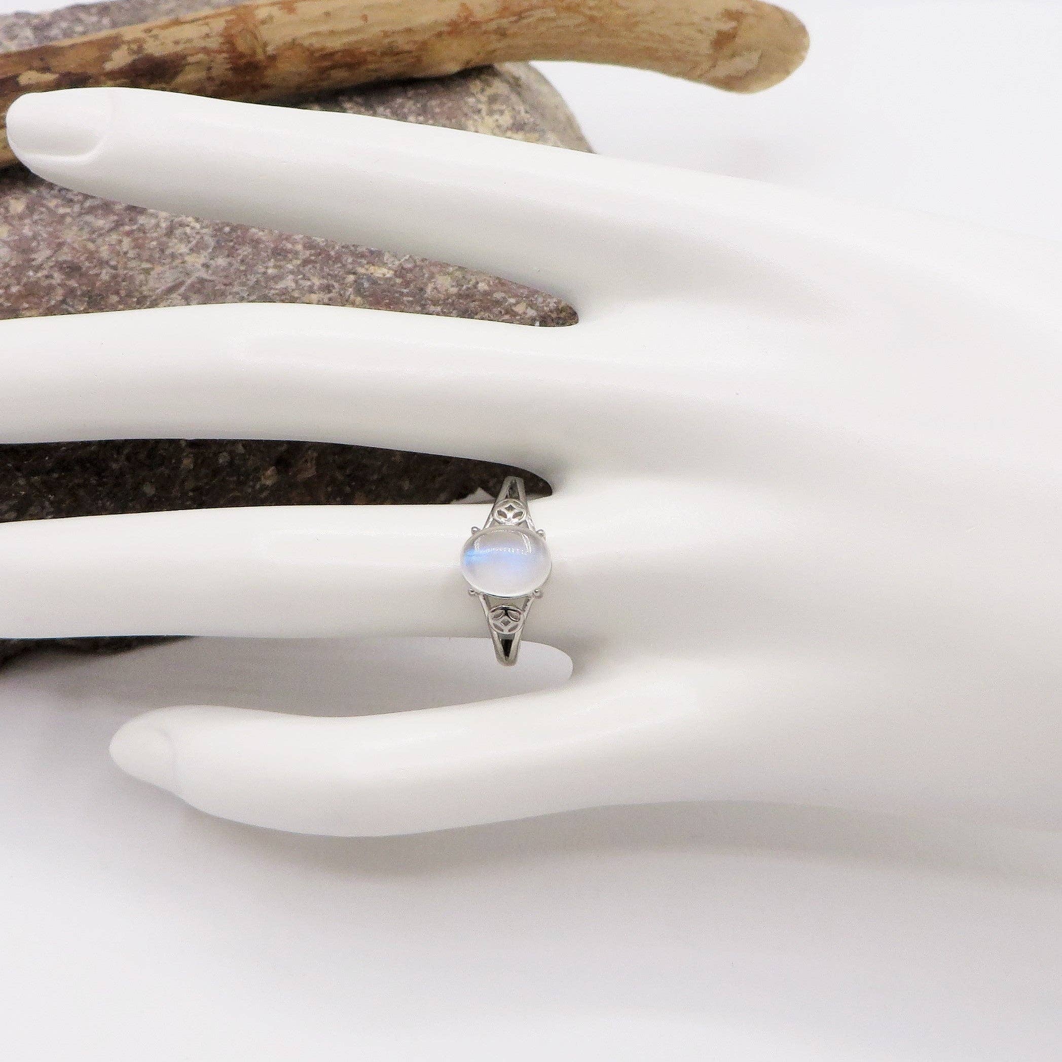 BOHEMIAN DEVA ~ Anello regolabile in Pietra di Luna - MoonStone naturale for wholesale on Faire5