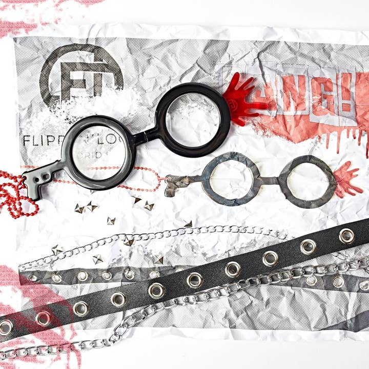 Black and Red Pendant-Glasses Revolver for wholesale on Faire6