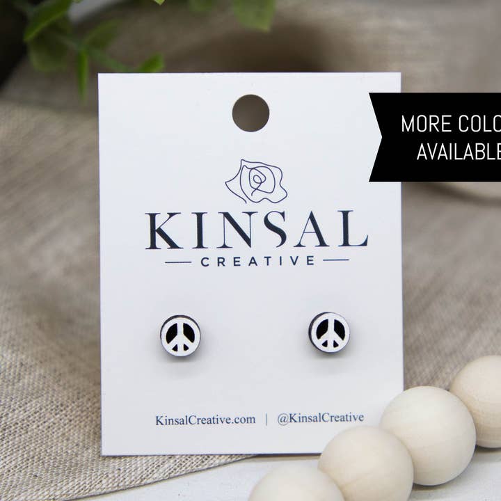 Kinsal Creative - Venta al por mayor Pendientes de botón/aretes de poste - Mini aretes de madera con signo de la paz patriótico