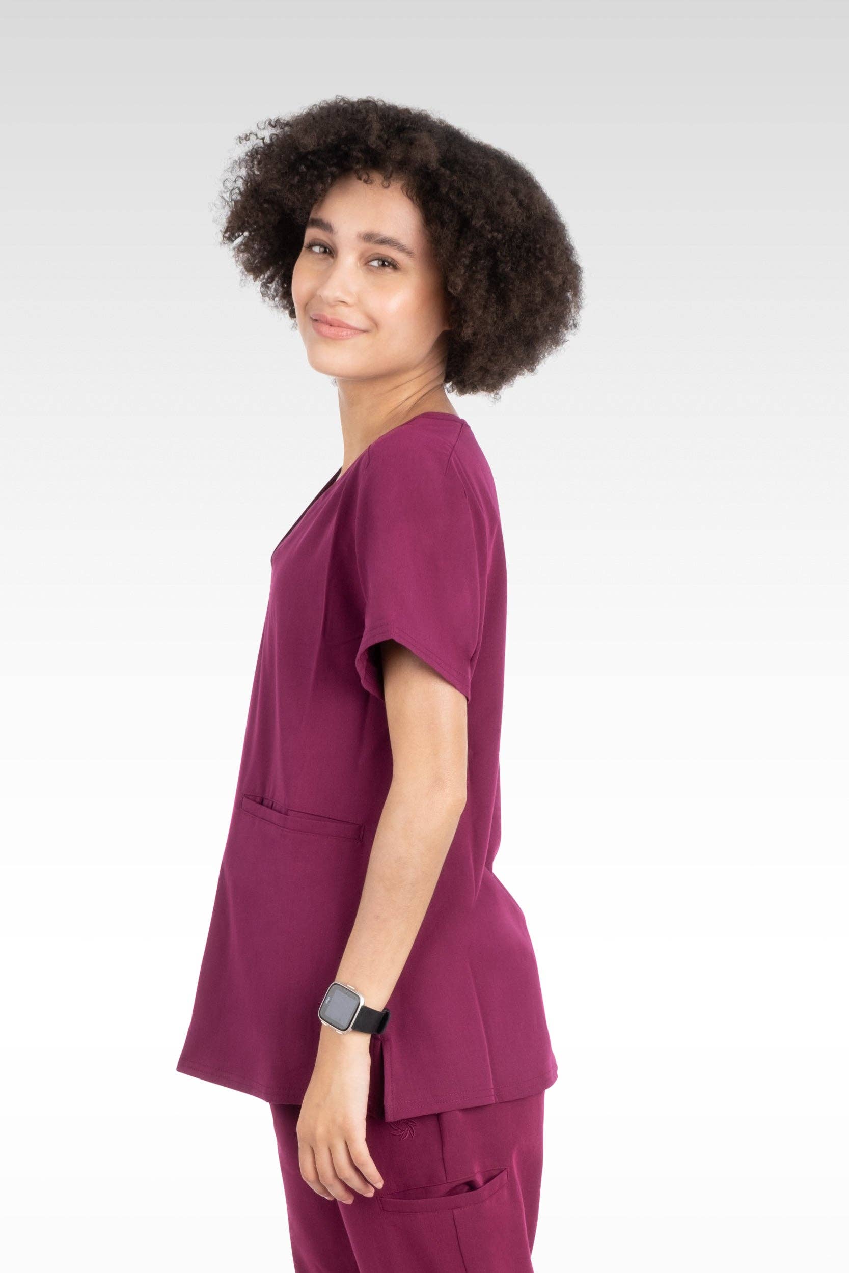 Aura Naturale - Wholesale Uniform voor gezondheidszorg - Dames - Kara Dames Ronde Hals Scrubstop met 4 Zakken (94002)34