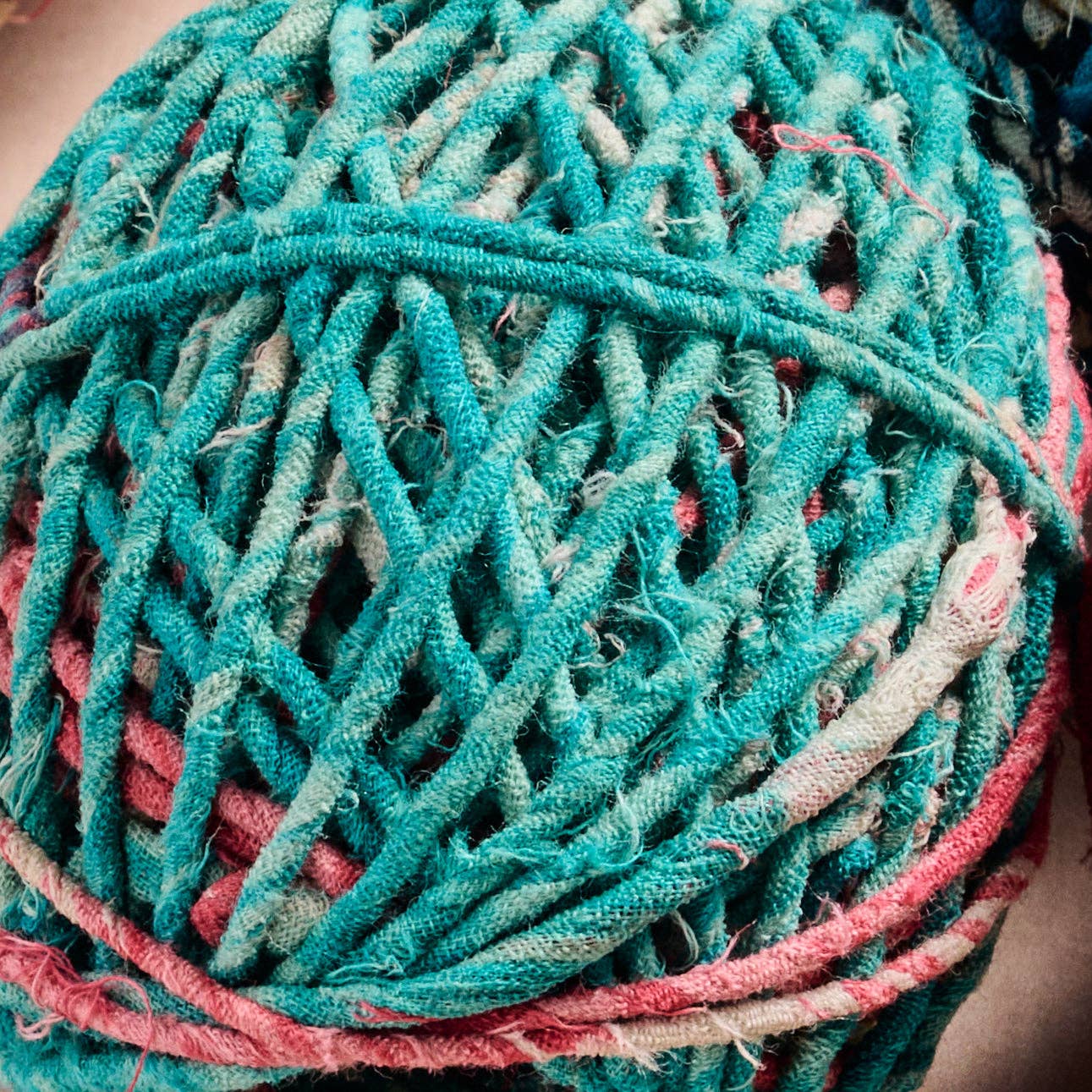 Ten Thousand Villages - Vente Ficelles - Boules de ficelle en sari recyclé3