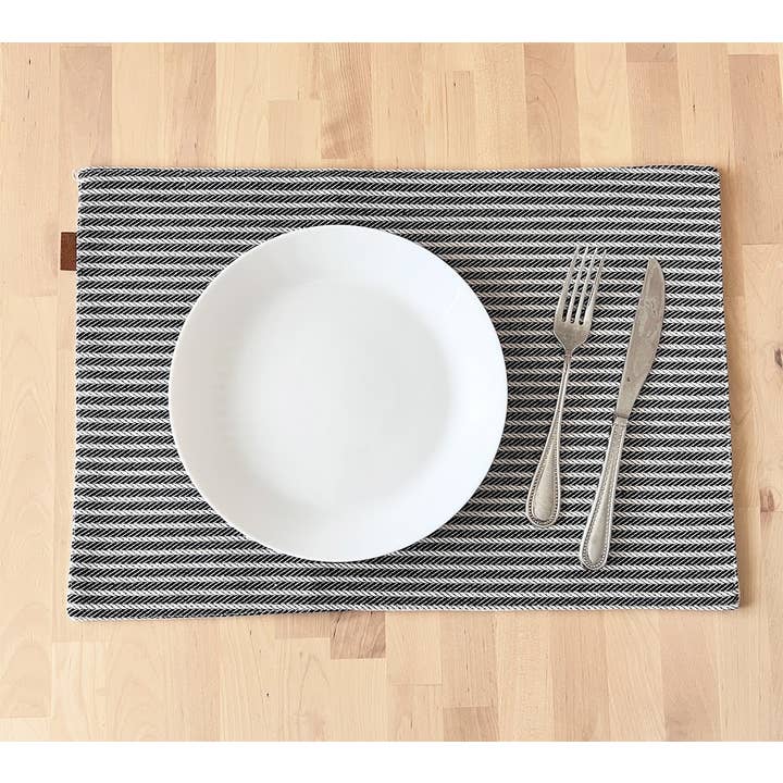 Fennco Styles - Vente Sets de table - Napperon réversible à rayures tressées grises à usage bilatéral2