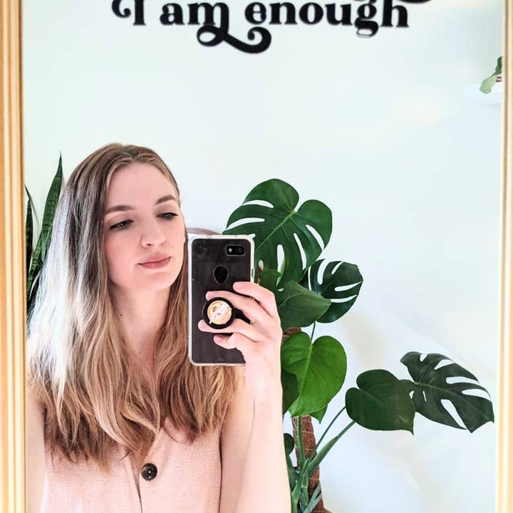 Prismatic Kitty – Engroshandel Vindues- og vægklistermærke – Jeg er nok spejlmærkat, Gælder med statisk klamring, Aftagelig, Lejervenlig, Gode vibes, Positive bekræftelser3