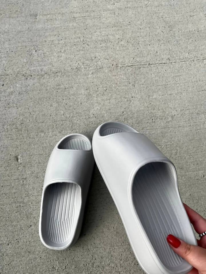 Femme Luxe – wholesale Slides – Women’s – Grey Rubber Ribbed Flatform Sliders - Nancy1
