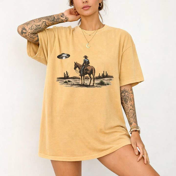 Couleurs Confort - T-shirt Graphique Cowboy OVNI pour la vente par Printliss