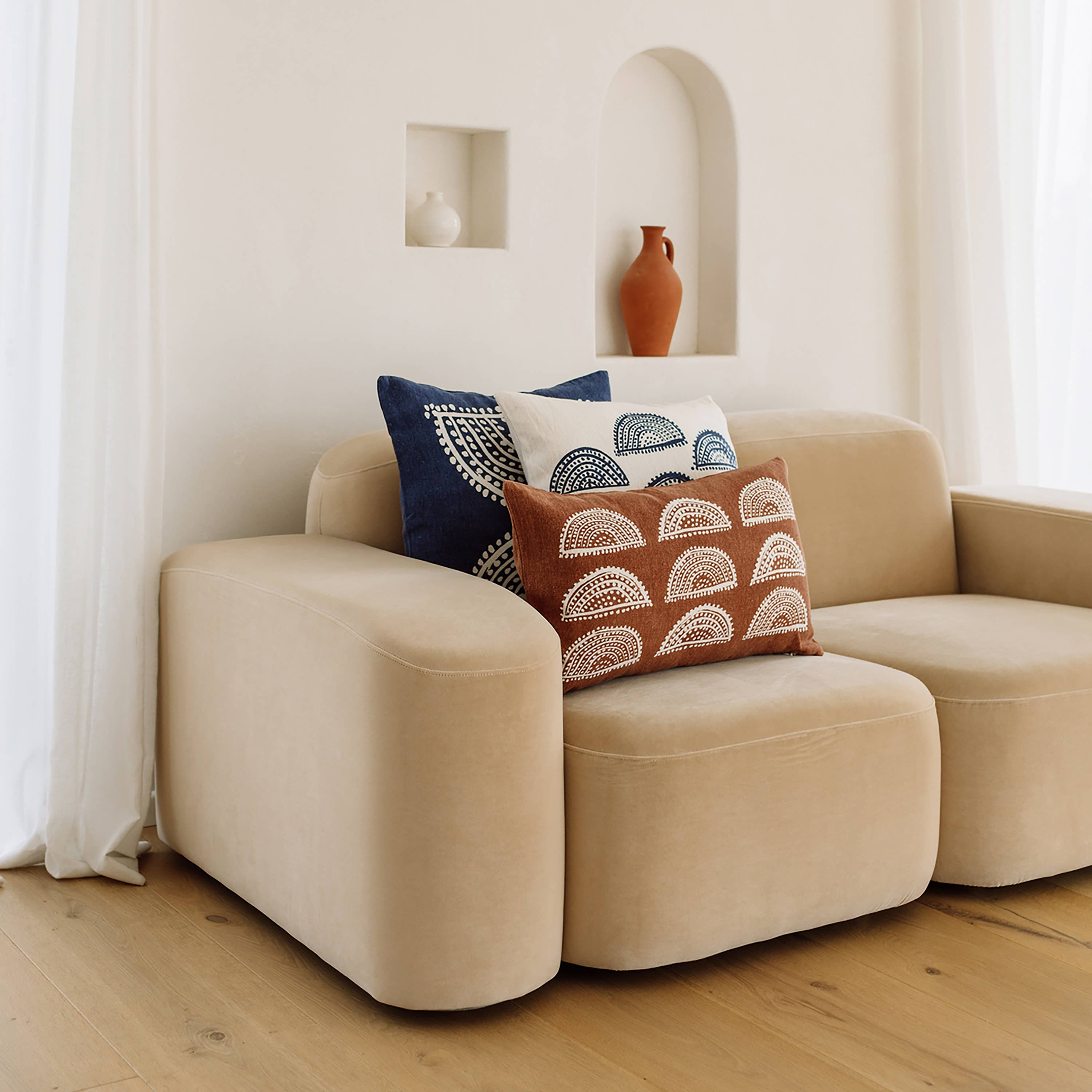 NAKI & SSAM INC. - Wholesale Throw Pillow Cover - Meraki Collection 24in.x14in. Gond Art-Inspired Sunburst16