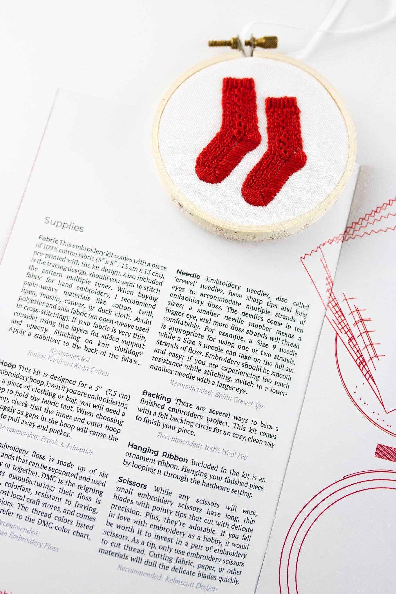 kdornbier embroidery - Wholesale Borduurbenodigdheden - Borduurpakket met gebreide kabelsokken en ornamenten6