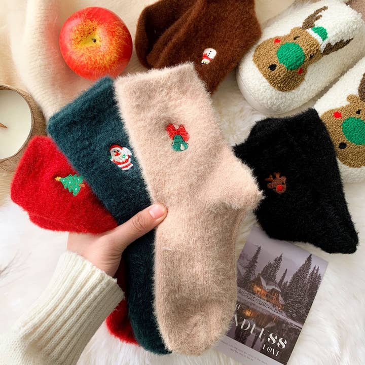 ACCITY - Wholesale Socks - Women's - Christmas Socks Women Plush Snowman Santa Warm_CWMS028393