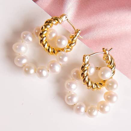 Guirnalda Encantada - Aros Adornados Con Perlas Doradas para venta al por mayor de Pompon La Tulipe