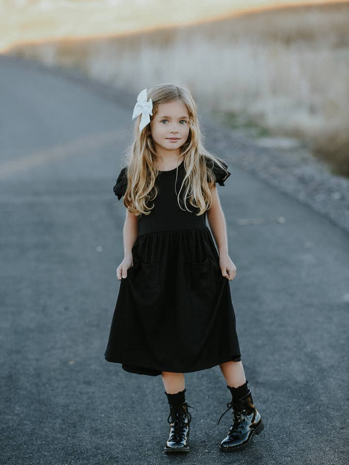 Raven Sort Rib Strik Kjole for engroshandel hos Navy Fields