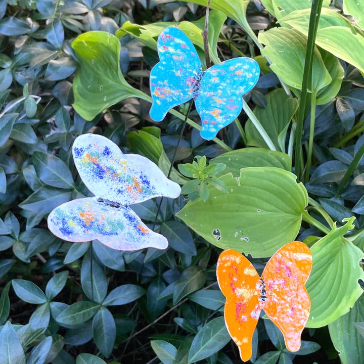 Clever Goods by Annabelle Noel Designs – Großhandel Pfosten/Pfähle – Mittlere Kupfer-Emaille-Schmetterlinge8