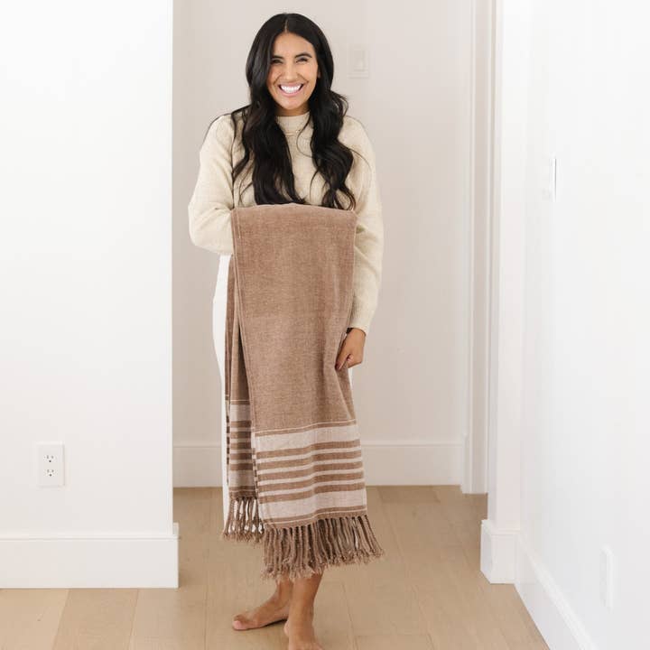Saranoni - Wholesale Throw Blanket - CHENILLE FRINGE THROW BLANKETS