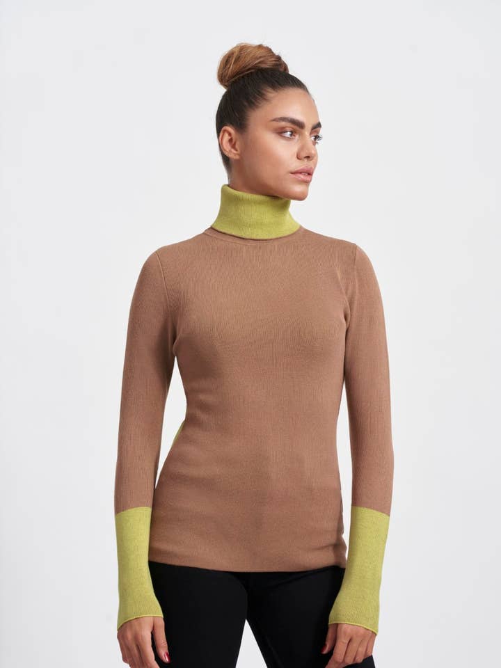 TURTLENECK LONG-SLEEVED SWEATER BEIGE & LIME for wholesale by WHISPR
