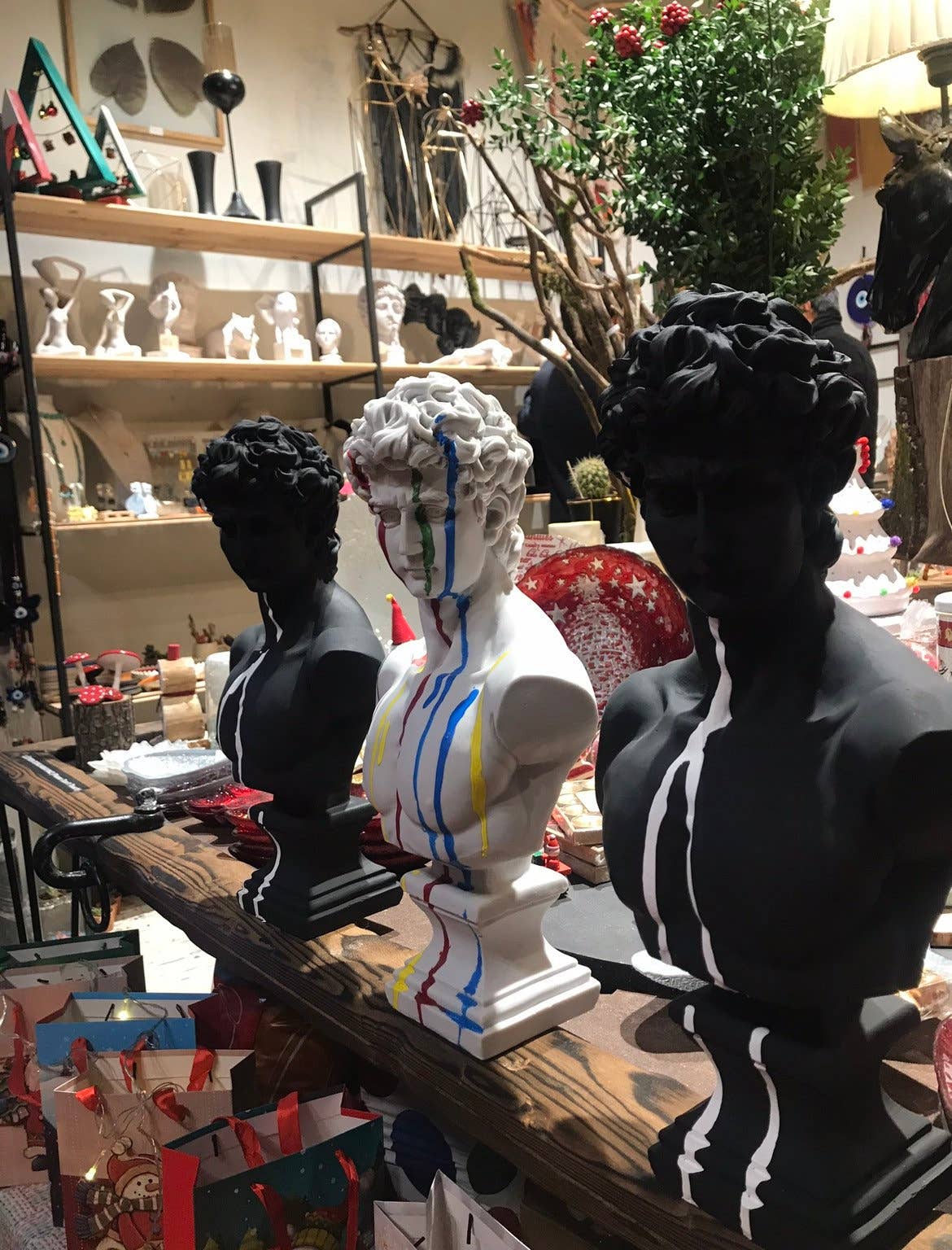 RomaArtSculptures – wholesale Skulptur – Stor skulptur av Davidbyst med färgglada ränder5