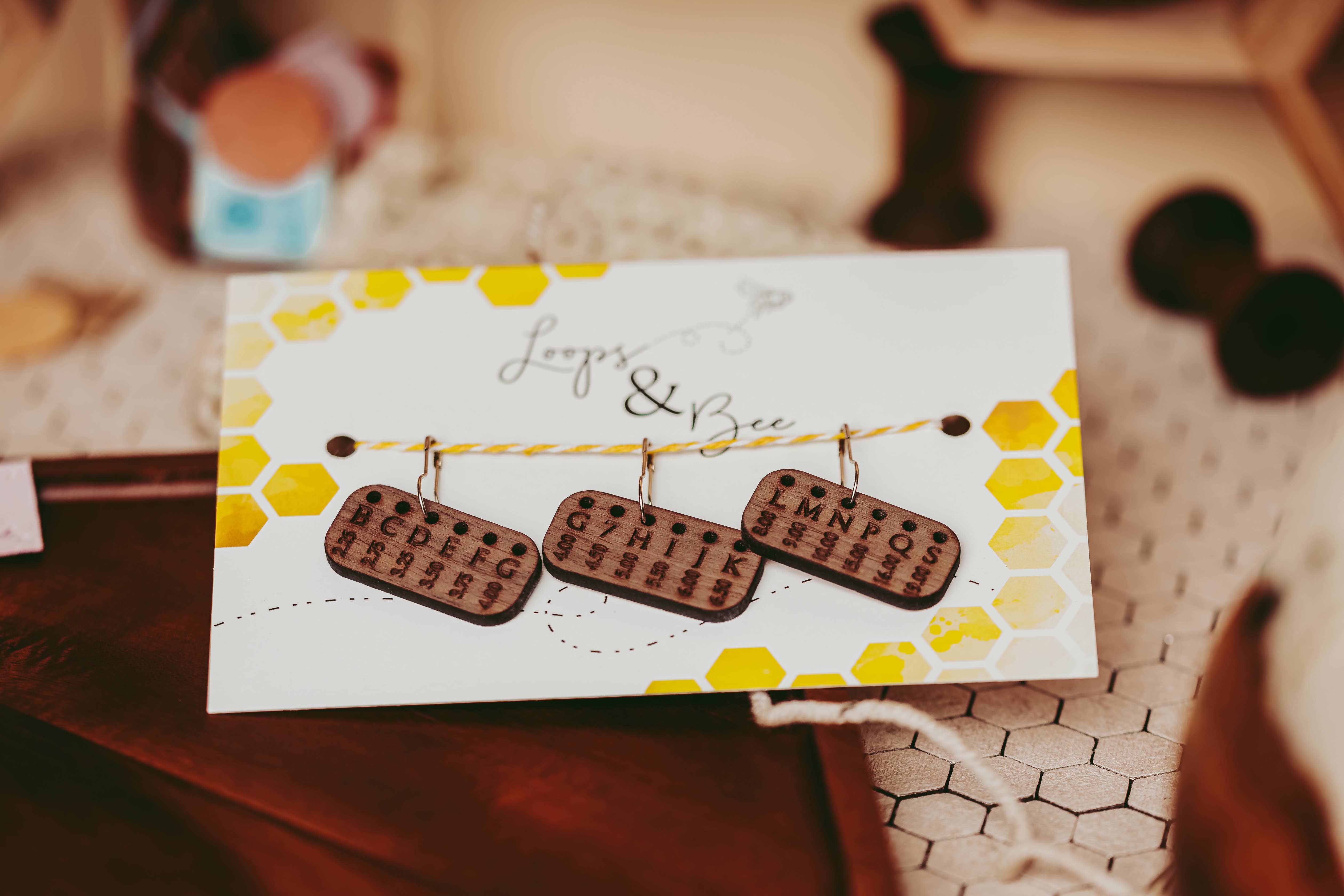 Loops & Bee - Wholesale Knitting/Crochet Supplies - Crochet Hook Minder Set, Hook Size Reminder Stitch Markers7