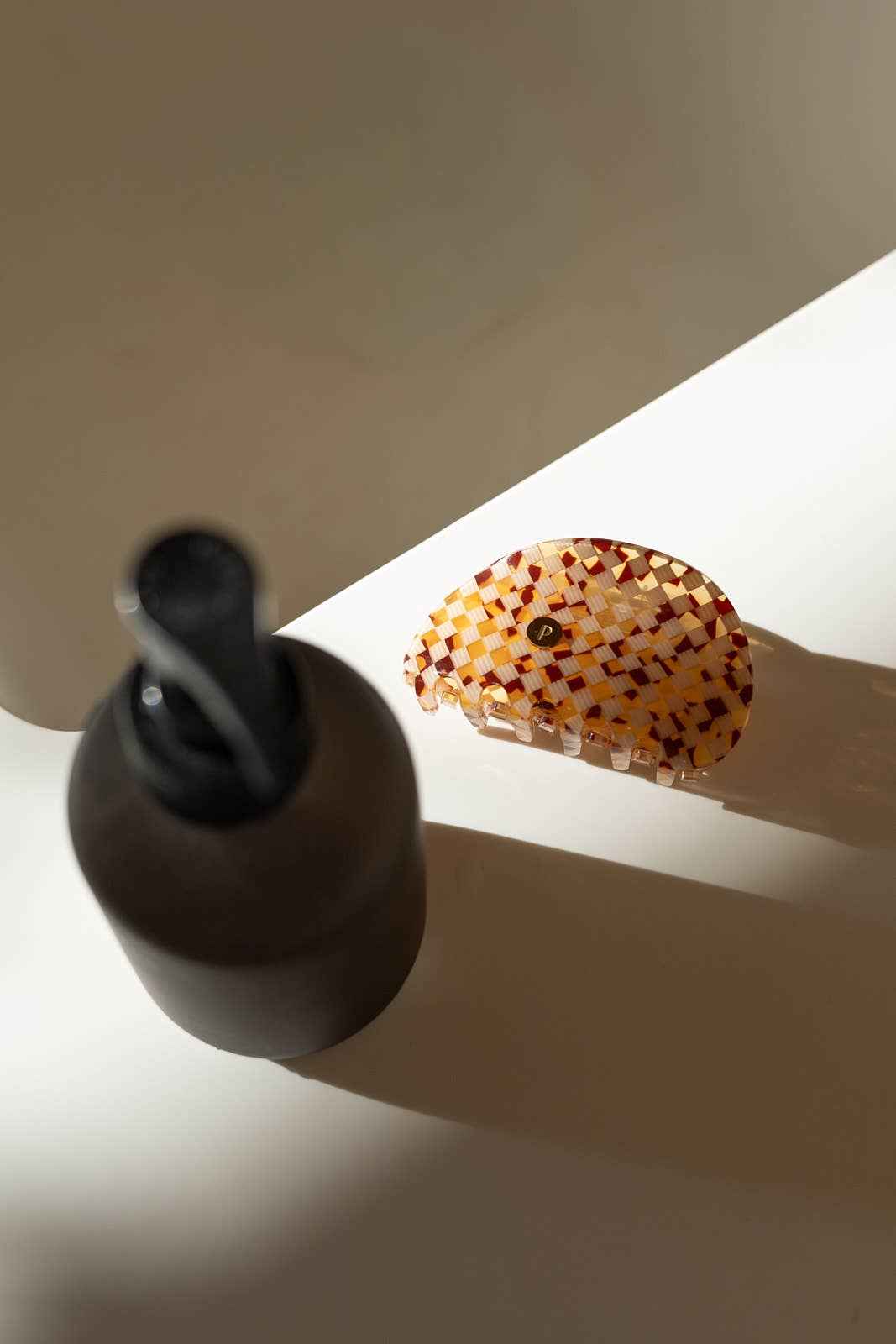 Peignee Paris - Vente Peigne/brosse à cheveux - Pince galet - Damier1