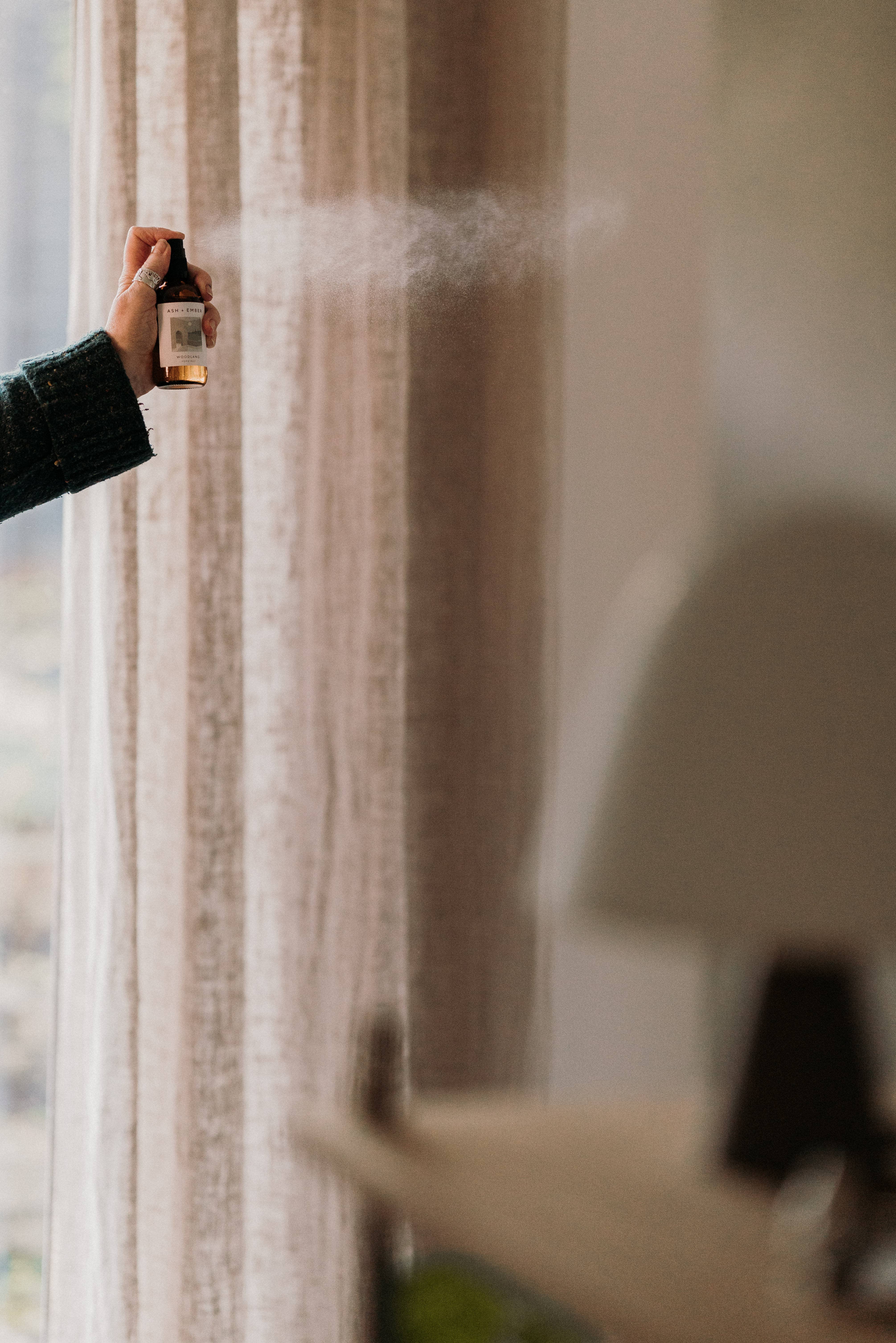 Ash + Ember – wholesale Room & linen spray – Woodland Aromatherapy Room Mist2