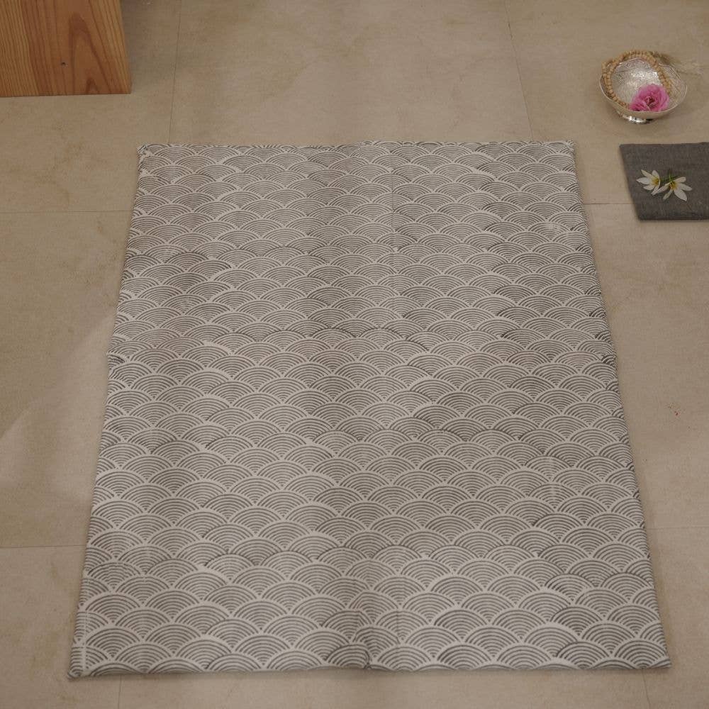 Craftpair – wholesale Travel blanket – Grey Leaf Block Printed Mini Picnic Mattress With Handles - No Tariffs9