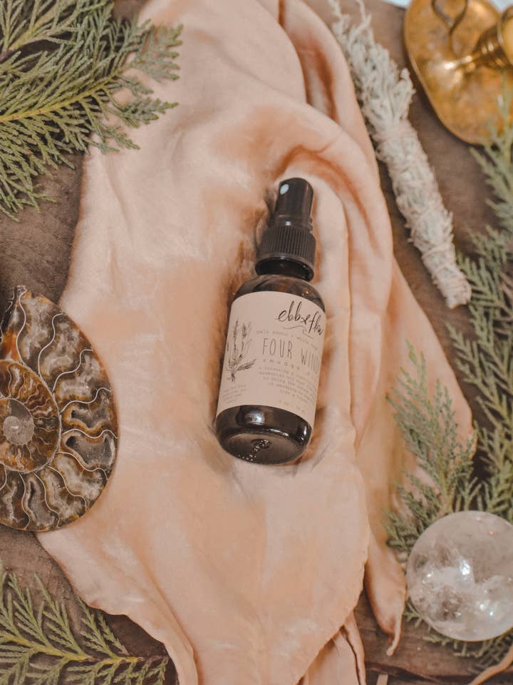 Quatro Ventos - Spray de Defumação com Palo Santo, Sálvia e Cedro por atacado de Ebb & Flow