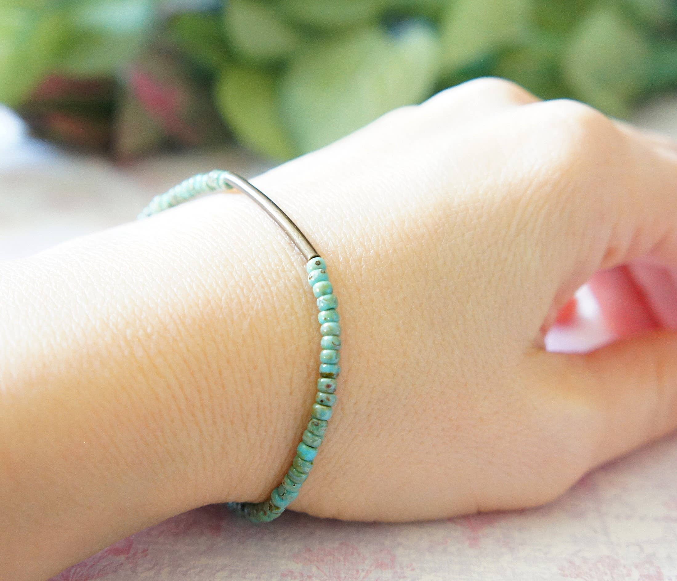 Sentimento - Vente Bracelet de perles - Bracelet en perles de rocaille turquoise et bleues et barre en bronze4