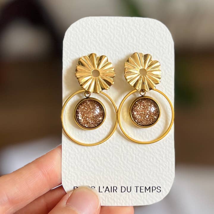 Bohemian earrings with golden sequins, gold or silver finish for wholesale by Dans l'Air du Temps Bijoux
