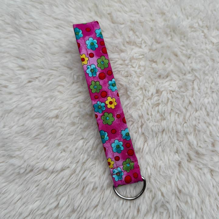 Porte-clés/porte-clés en tissu fait main tendance rose vif Y2K pour la vente par StellaJude