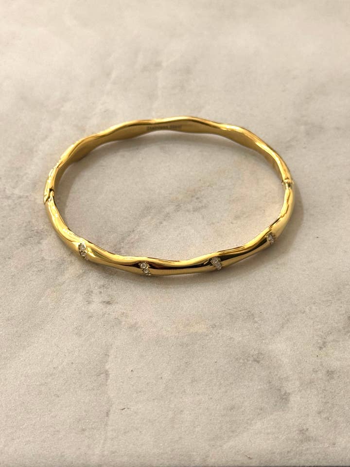 Bracelet jonc Birgit en acier inoxydable avec zirconias blancs pour la vente par Cassette Barcelona