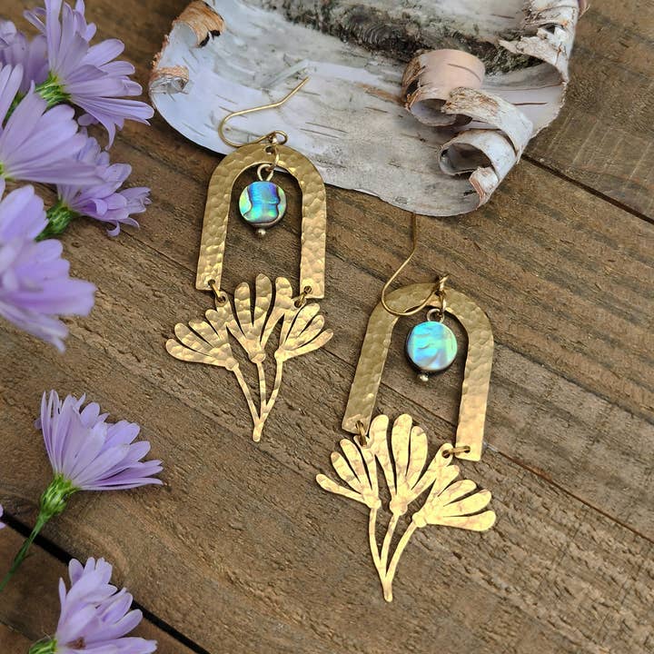Par de Pendientes de Latón Floral y Botánico - Diseño Variado para venta al por mayor de Black Banjo Arts