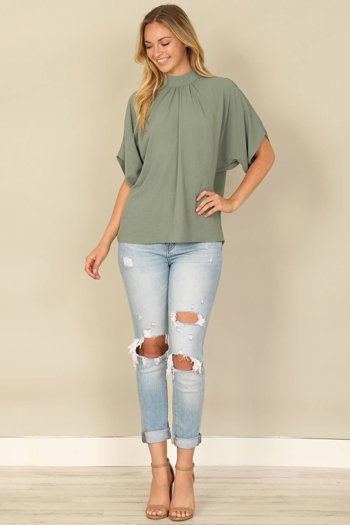 You & Me – Großhandel Bluse – Damen – YMT20083V-SOLID RÜCKENBAND DOLMAN-ÄRMEL HOCHHALS-TOP22