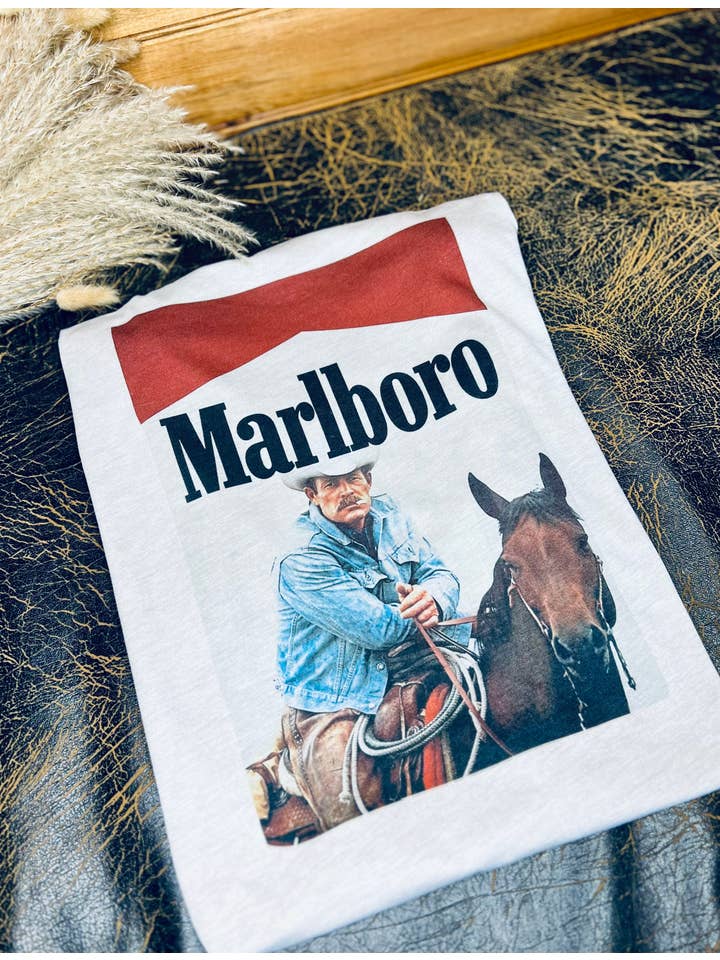 Backroad Threads Wholesale - Vente T-shirt sérigraphié – unisexe - Cowboy vintage de Marlboro