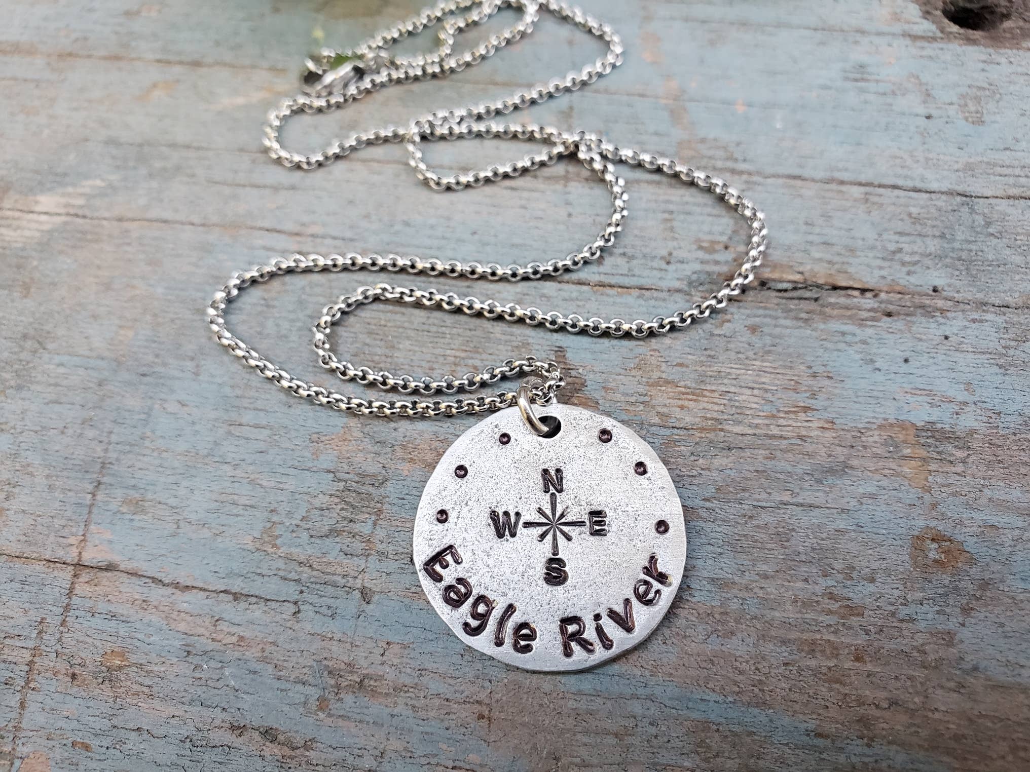 Kathryn's Collection - Vente Colliers à pendentif - Colliers personnalisés estampés à la main « Your Town »2