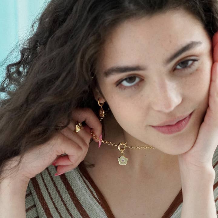 Junk Jewels Ltd - Wholesale Pendant/charm necklace - Retro Multi-Charm Chunky Chain Necklace2