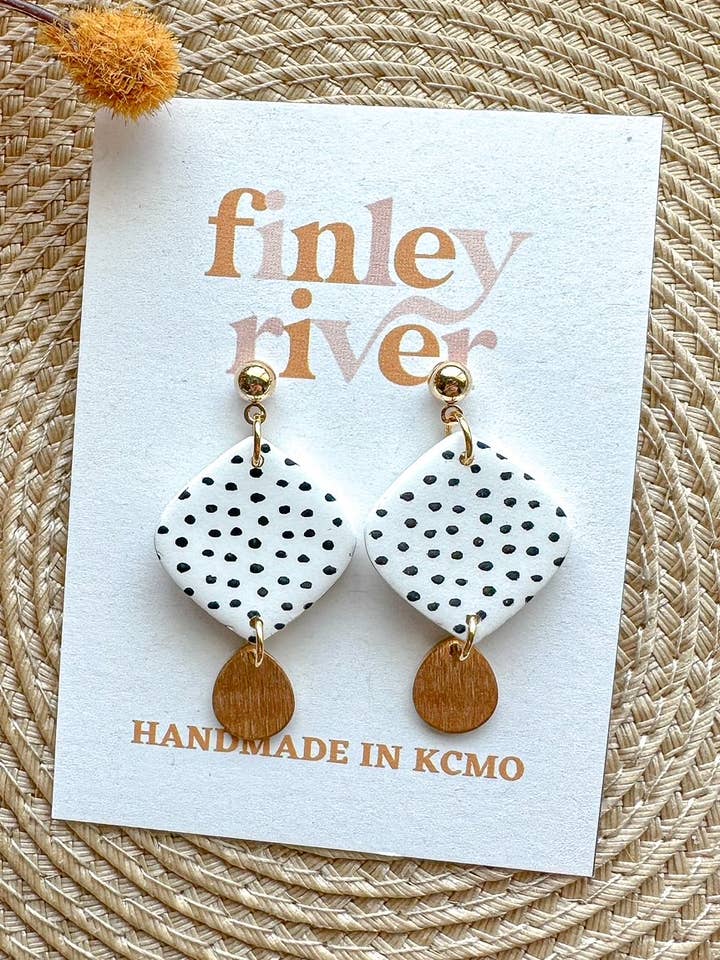 Rory | Polka Dot | Lera örhängen för wholesale av Finley River | Trendy Polymer Clay Earrings | Hypoallergenic