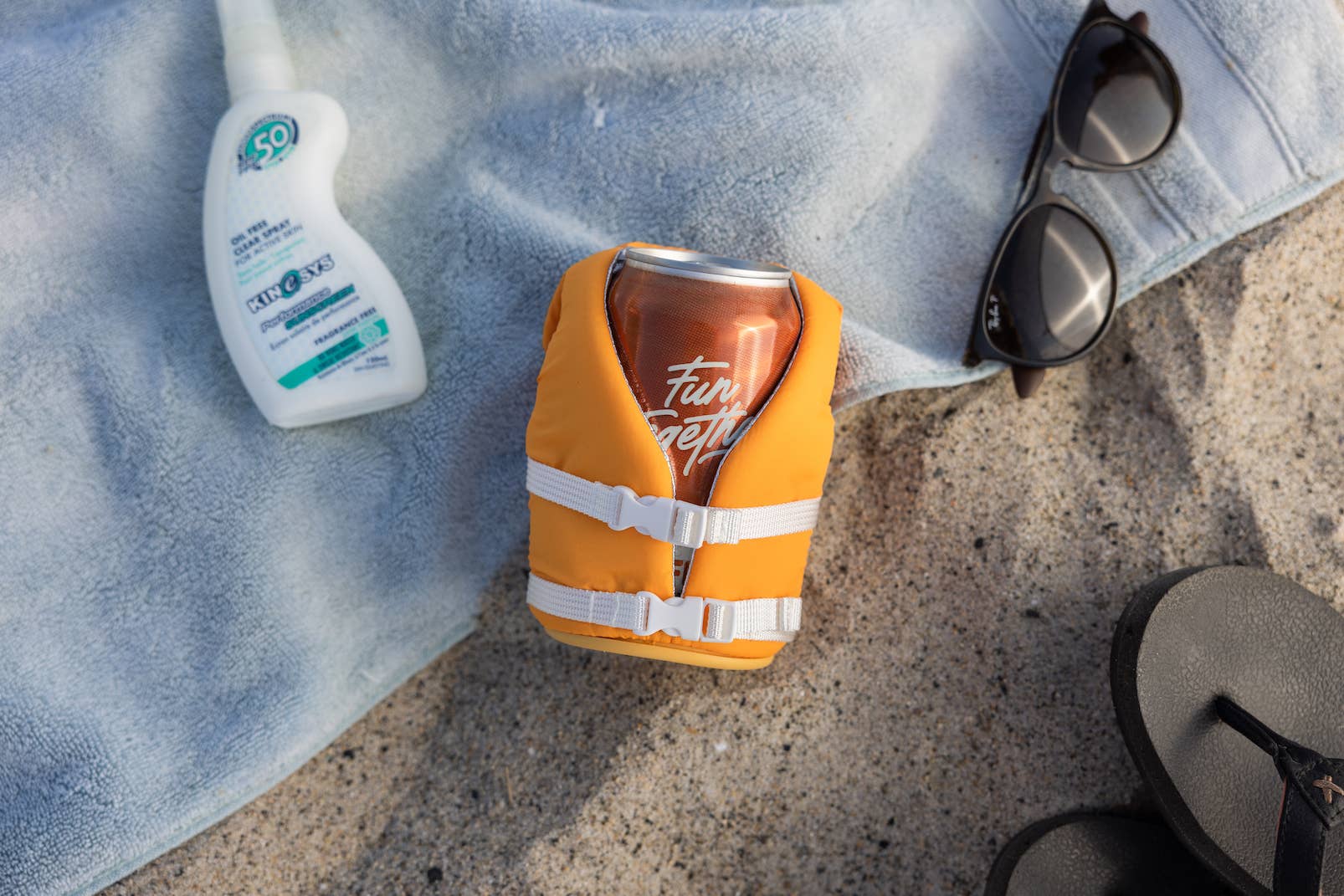 Puffin Drinkwear - Vente Cadeaux pour invités - Refroidisseur de canette isolé 12 oz - Le Buoy - Abricot6