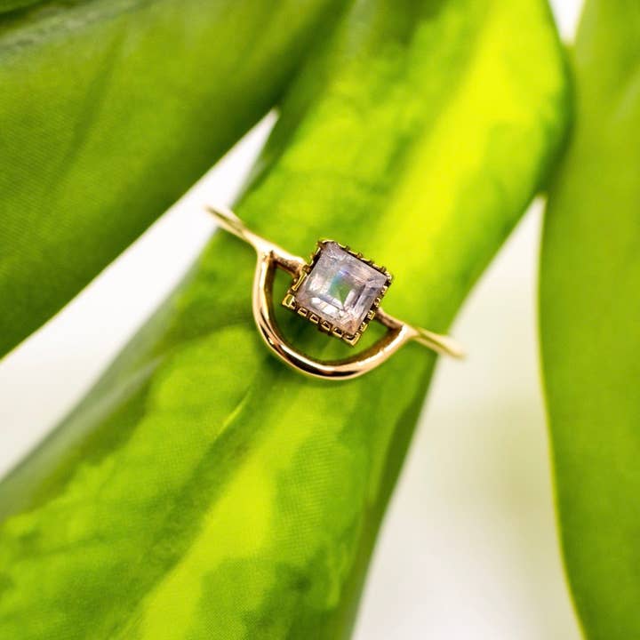 Mondstein-Schlaufenring aus Messing für den Großhandel von Baizaar