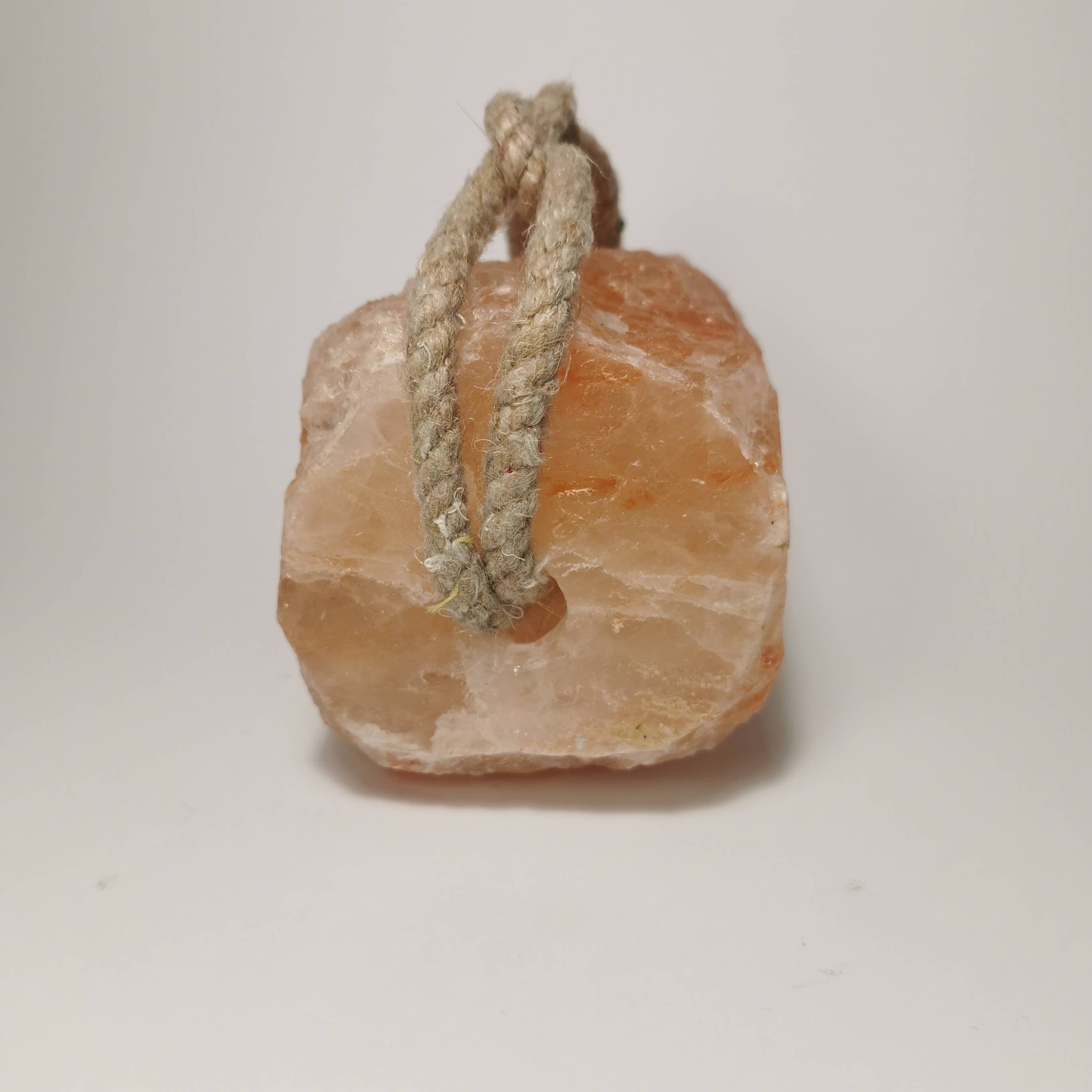 Heaven Spring Ltd – Engroshandel Kæledyrsfoder – ikke hund/kat – Himalaya Salt Blok til Dyr, Dyrefoder 2-3 kg1