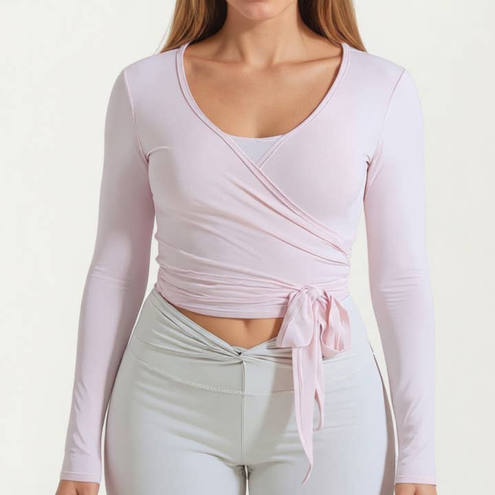 Haut de sport à manches longues avec lien à la taille ajustable et tissu performant extensible pour la vente par Active by Anna-Kaci