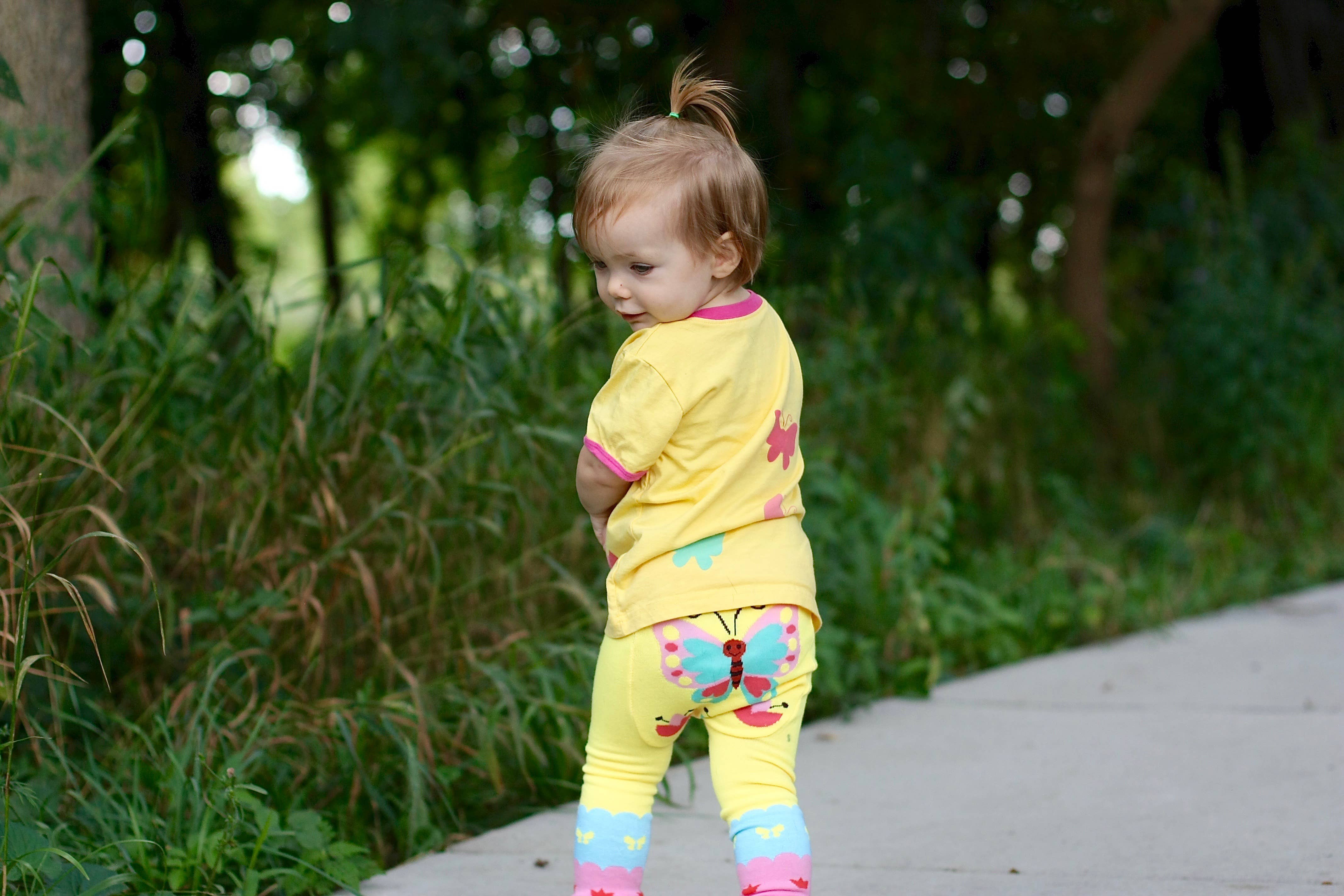 Doodle Pants – Engroshandel T-shirt - Børn – Gul sommerfugl småbørn og børn skjorte6