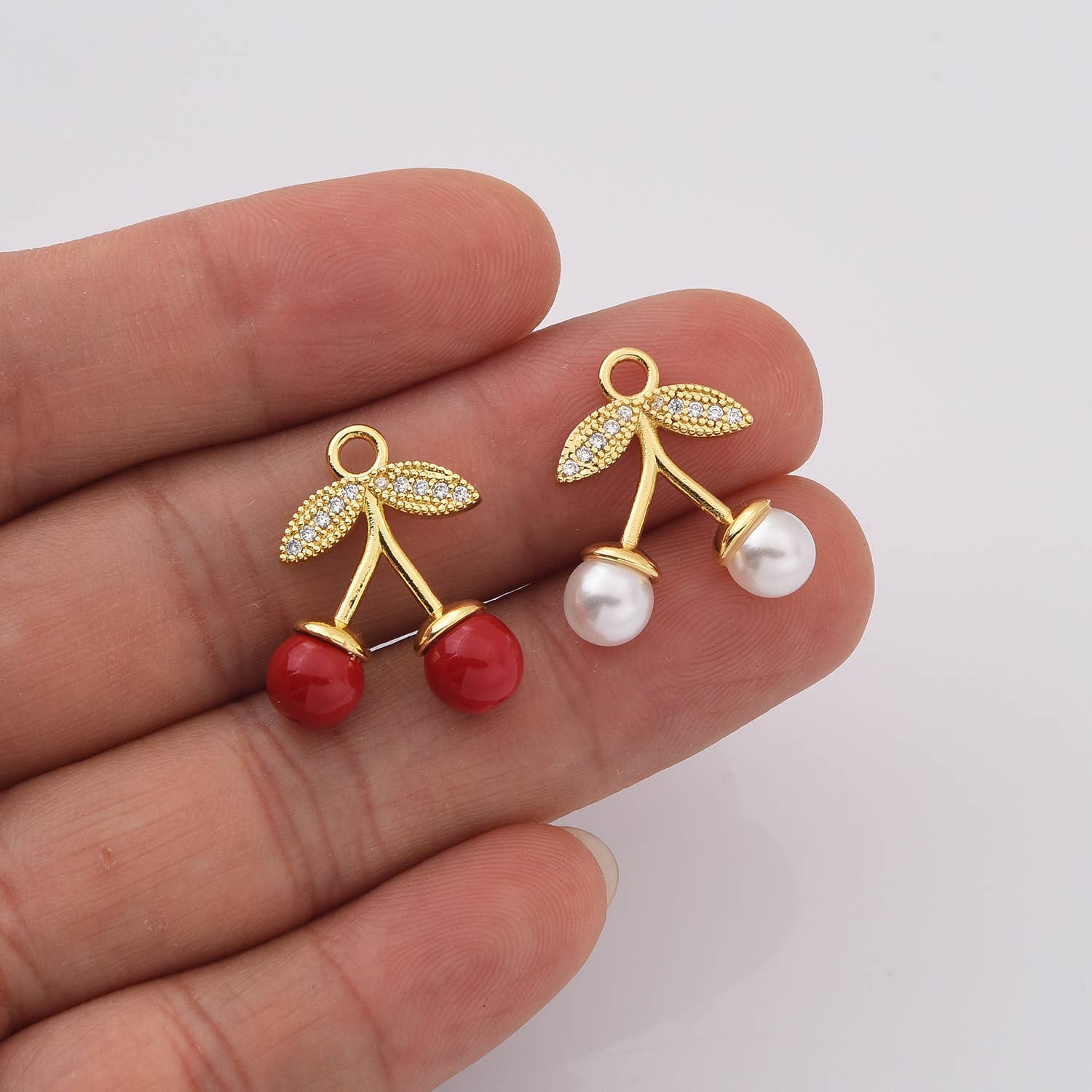 findings4uGem - Vente Colliers à pendentif - Pendentif Charme Fruit en Or Rempli Rouge Cerise et Perle, CP22184