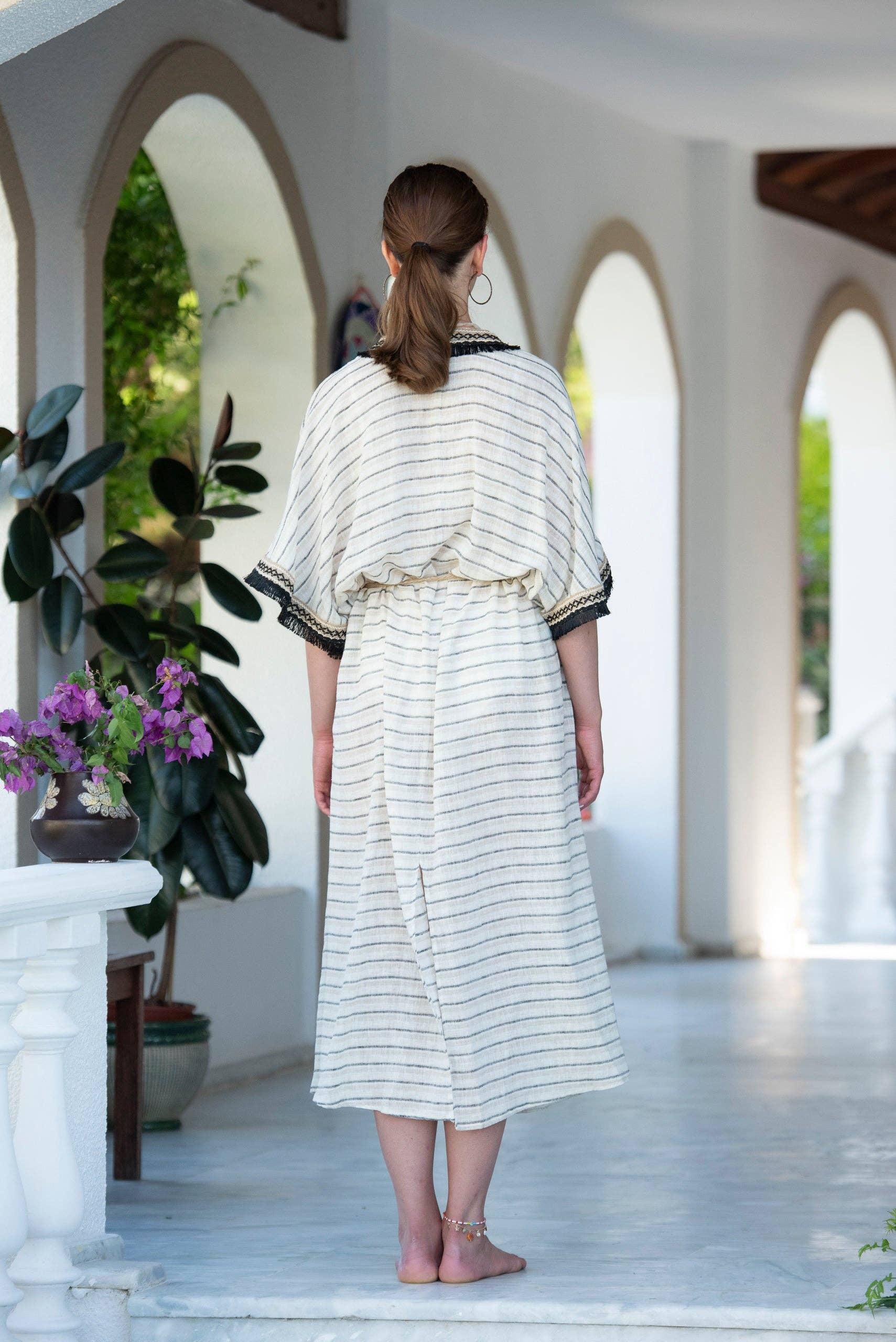 Laluzza S.L. – Großhandel Kaftan – Damen – Fließender Leinen-Kaftan3