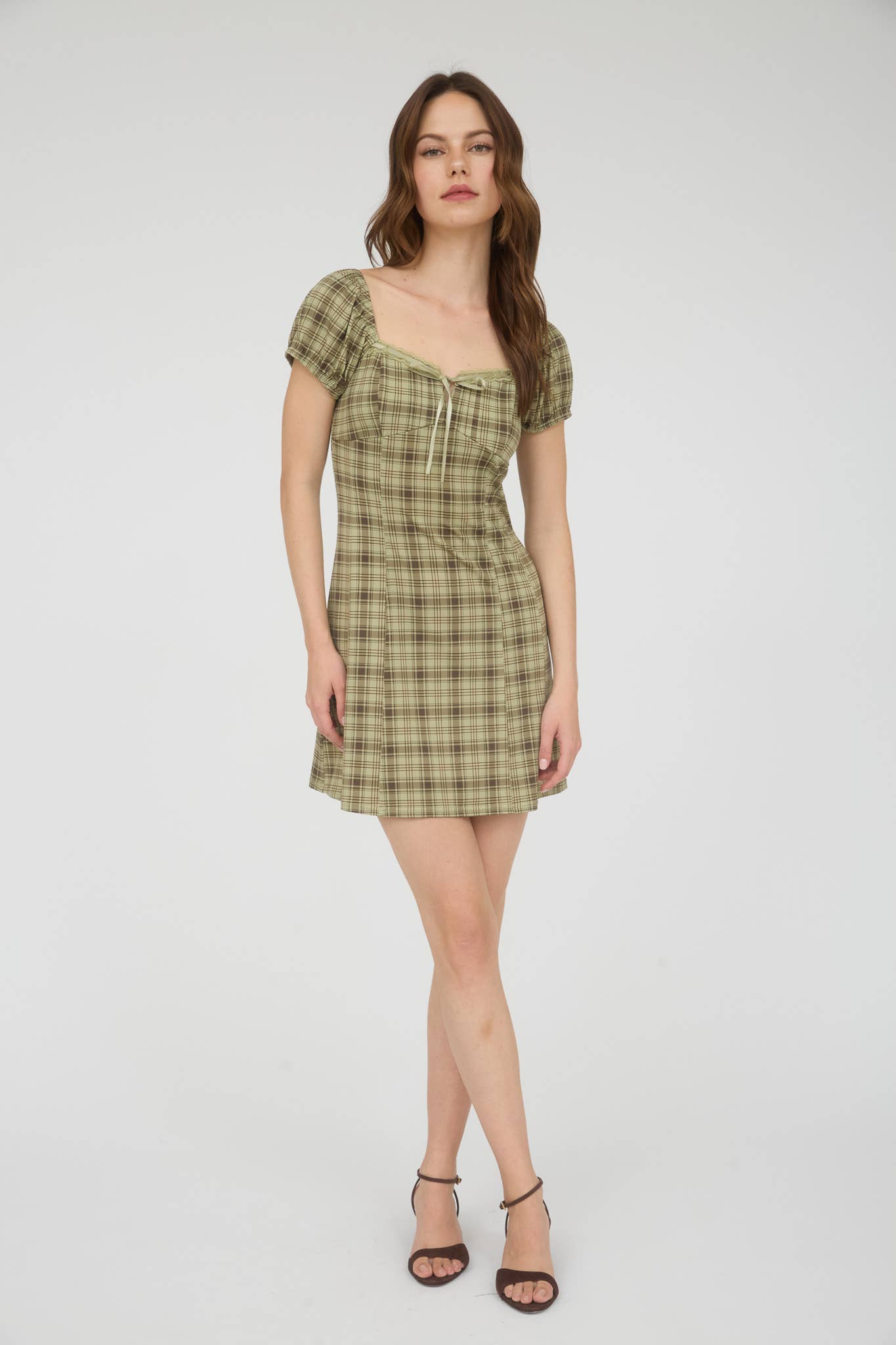 The Workshop Studio - Vente Robe – femme - ROBE COURTE À MANCHES COURTES À CARREAUX AVEC LACETS ET DÉTAILS EN DENTELLE12