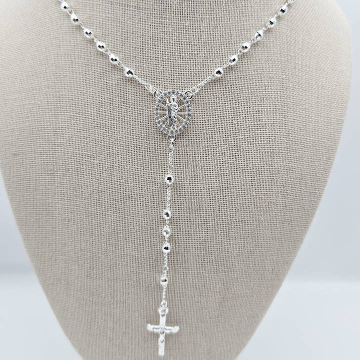 Rosario Plaqué Argent Saint Jude 24" Médaille avec Zirconias pour la vente par Angelica Arteaga