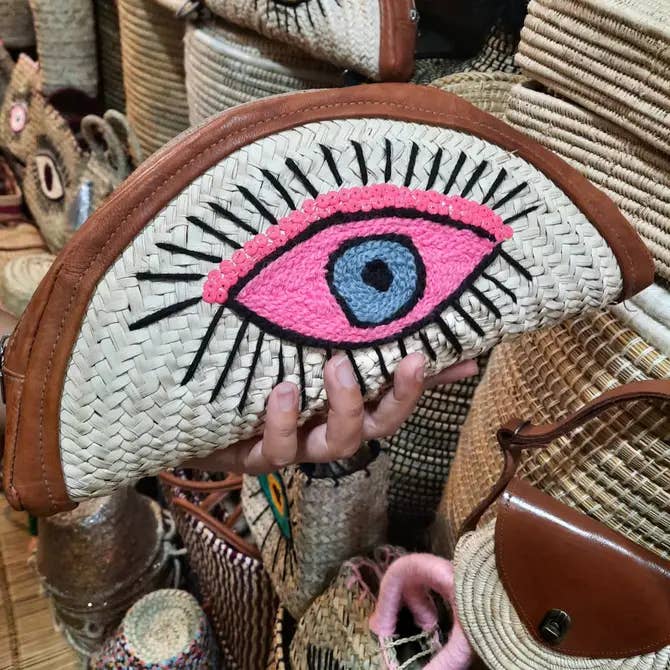 Marokkansk evil eye halmclutch med læder og pailletter for engroshandel hos Terracotta Design LTD