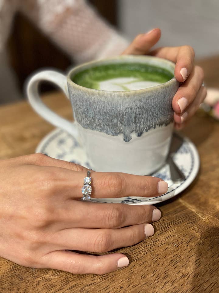 3 sten Moissanite Art Deco Ring (2 karat) för wholesale av Auroradia