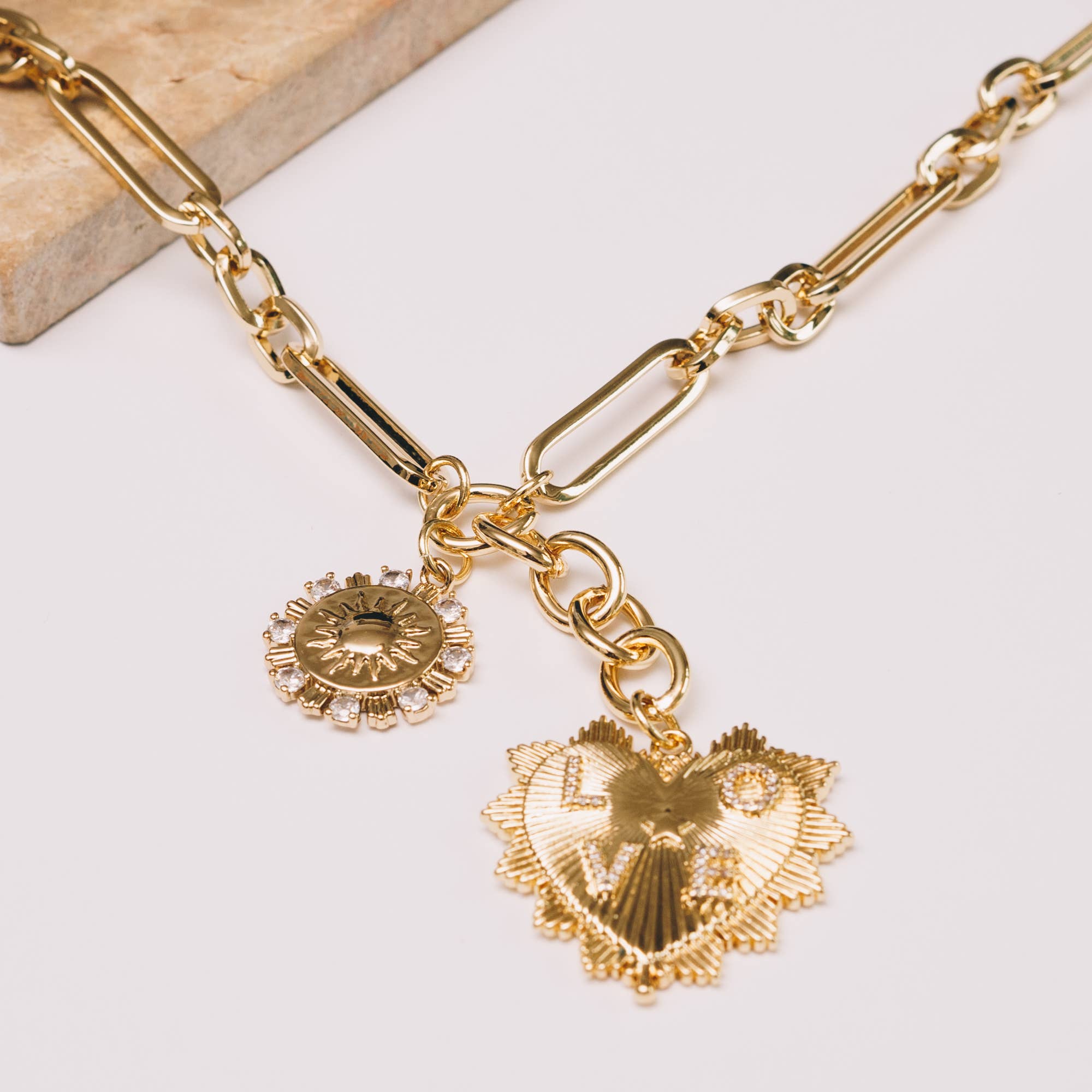 Janna Conner – Engroshandel Halskæde med vedhæng – Halskæde med papirclips - Crystal Charms -Heart & Sun2