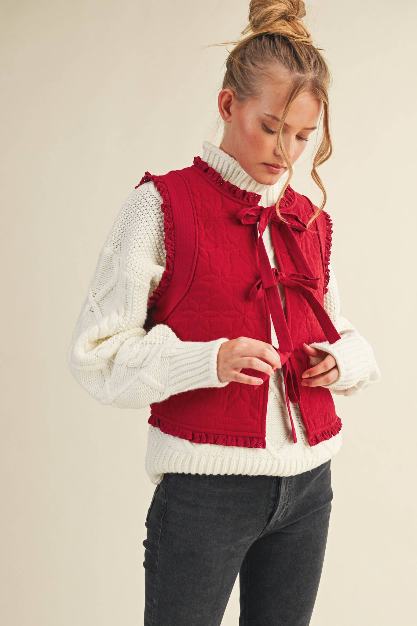 &MERCI - Wholesale Outerwear Vest - Women's - FLORAL QUILTED LACE TRIM BOW TYING VEST MJK411322