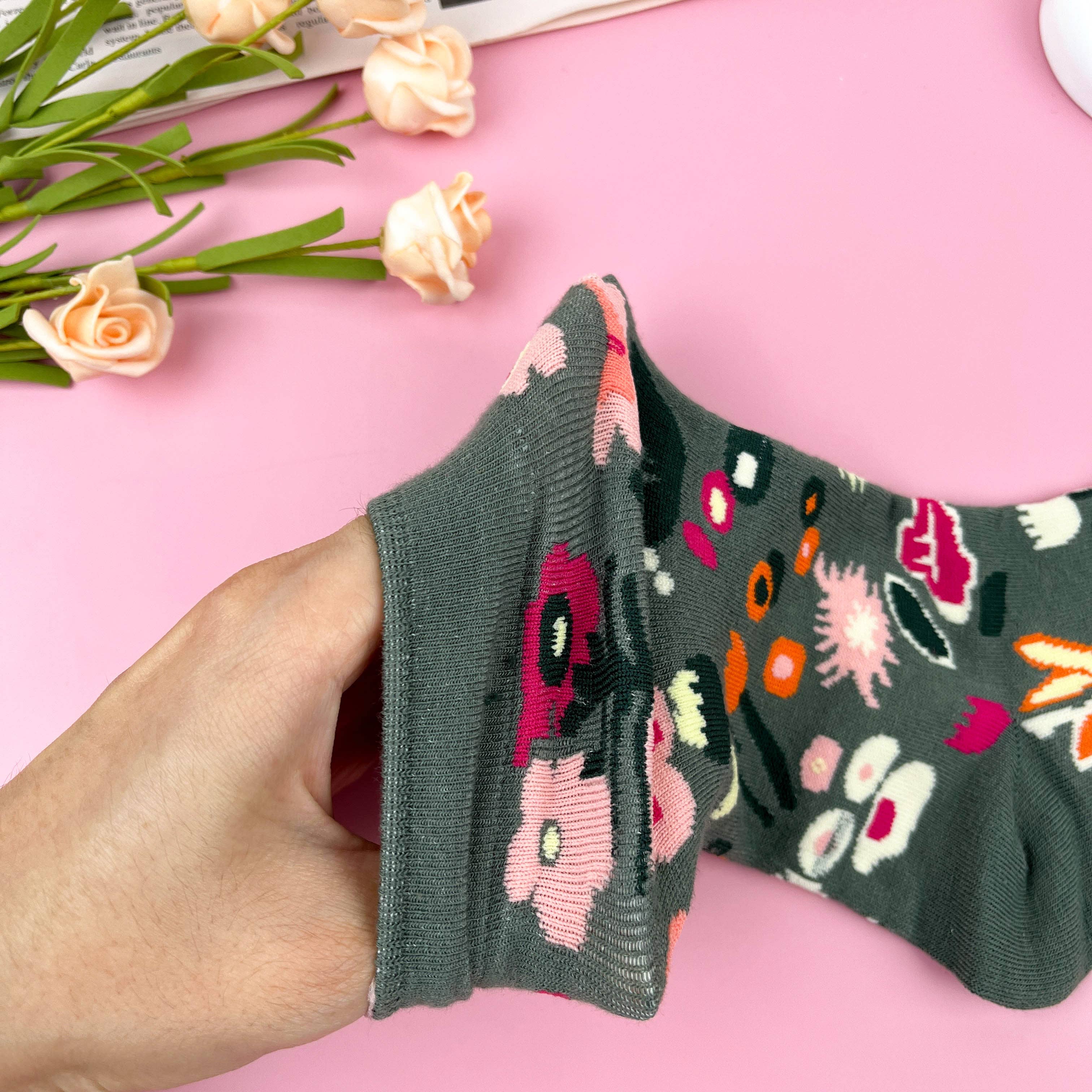 mildstyles – Großhandel Socken – Damen – Modische Vintage-Socken mit Blumenmuster in der Mitte der Wade5