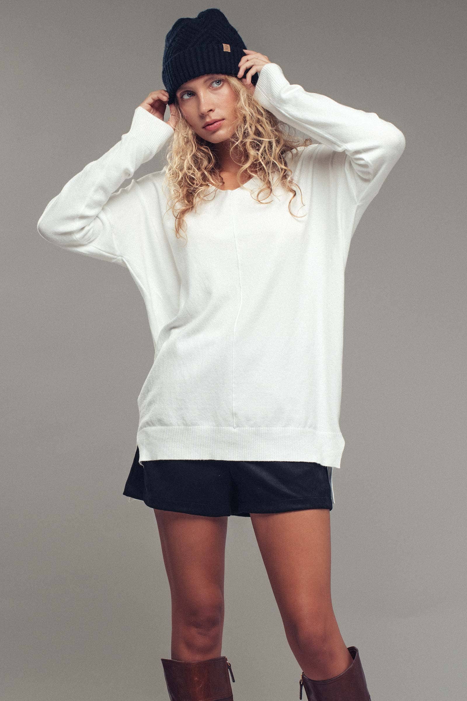 Urban Daizy - Wholesale Tunic Sweater - Women's - Relaxed High-Low V-Neck Tunic Sweater17