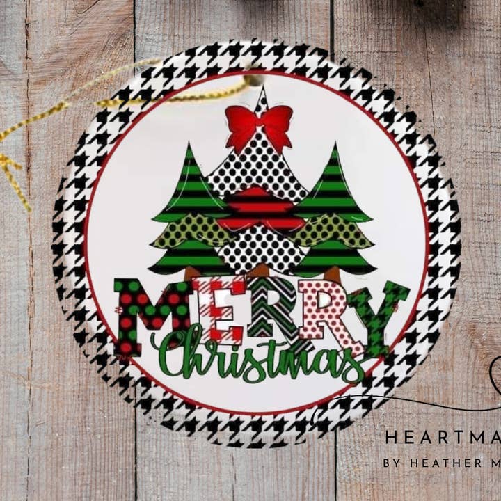 Ornement rouge et vert de Joyeux Noël pour la vente par Heartmade By Heather Marie, LLC