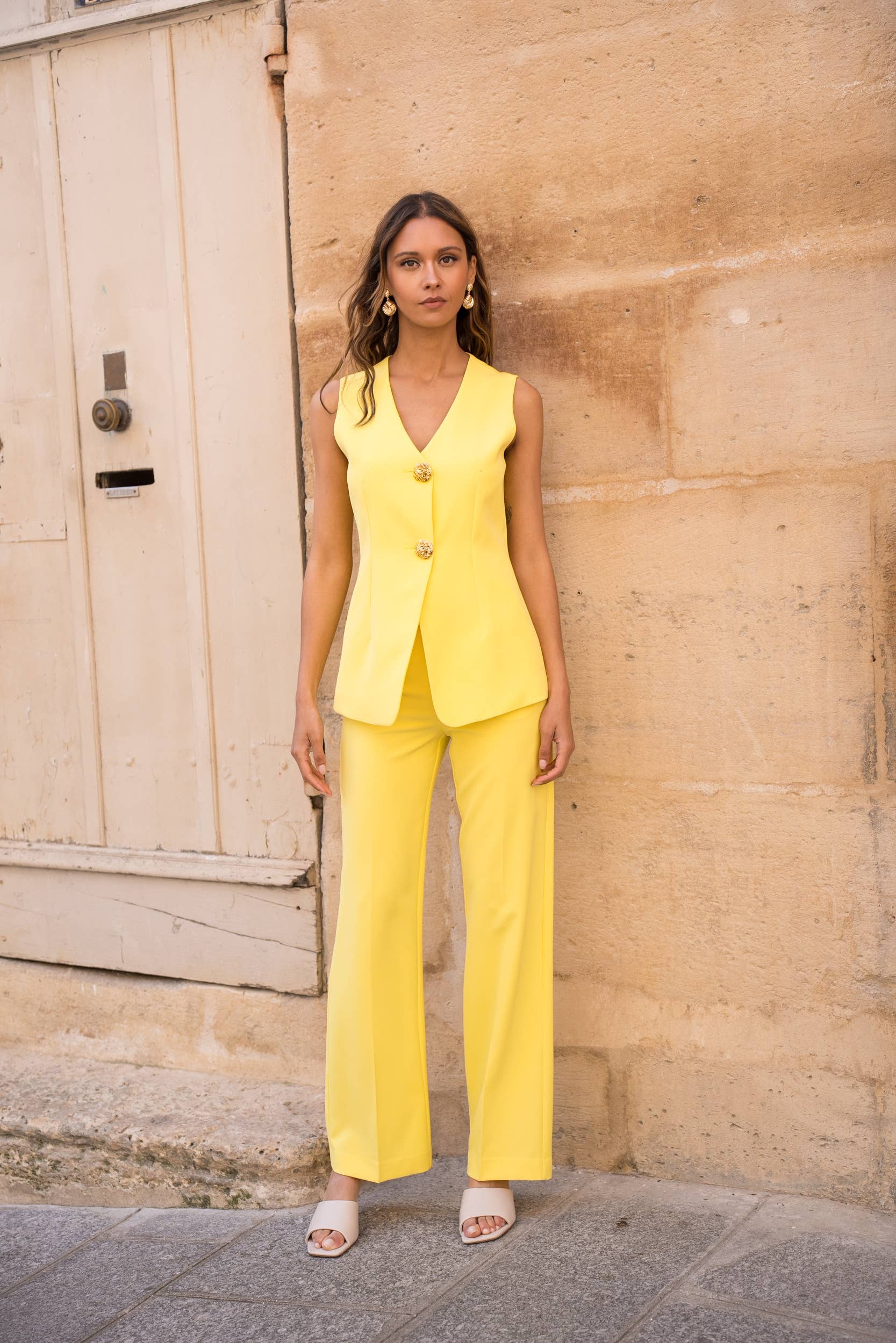 Attentif Paris - Wholesale Suit Vest - Women's - [Timeless] Long sleeveless vest with textured gold buttons36